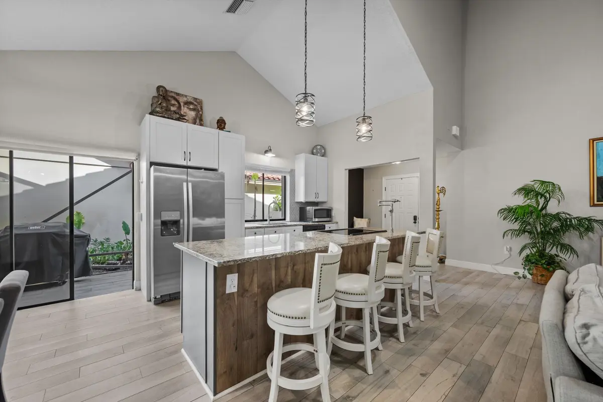 BEAUTIFUL KITCHEN TO ENTERTAIN at 2895 FARRAGUT Lane, West Palm Beach