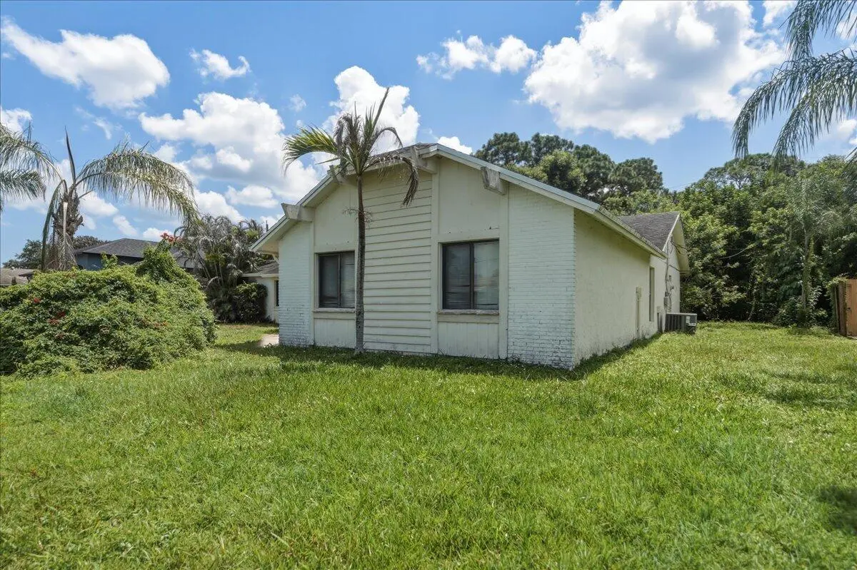 05-DSC5739_autoremove_54631538 at 1646 SE HOLIDAY Road, Port St. Lucie
