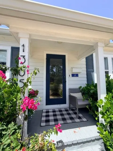 Entry at 1305 N Palmway, Lake Worth Beach