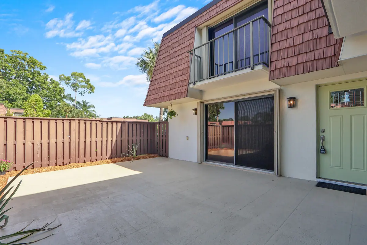 Court Yard at 2940 SW Sunset Trace Circle, Palm City