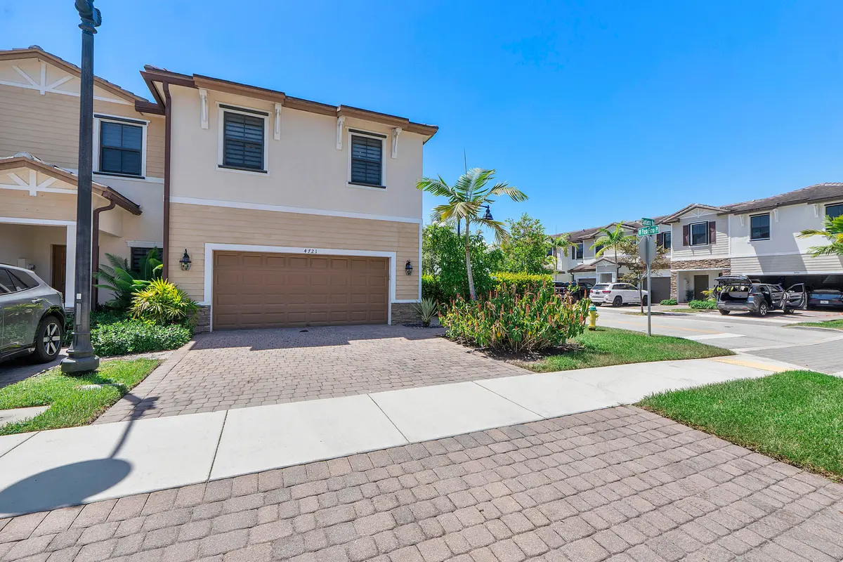4721 Santa Cruz Way_003 at 4721 Santa Cruz Way, Davie