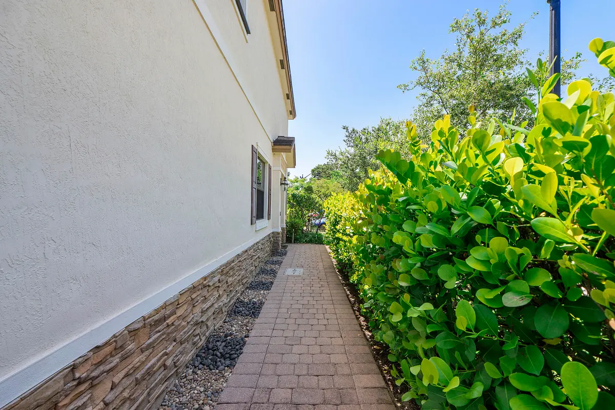 4721 Santa Cruz Way_004 at 4721 Santa Cruz Way, Davie