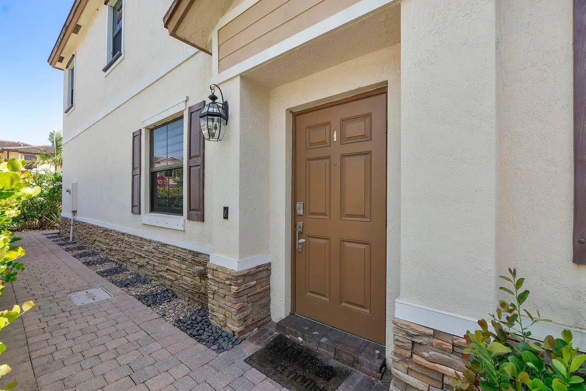 4721 Santa Cruz Way_005 at 4721 Santa Cruz Way, Davie