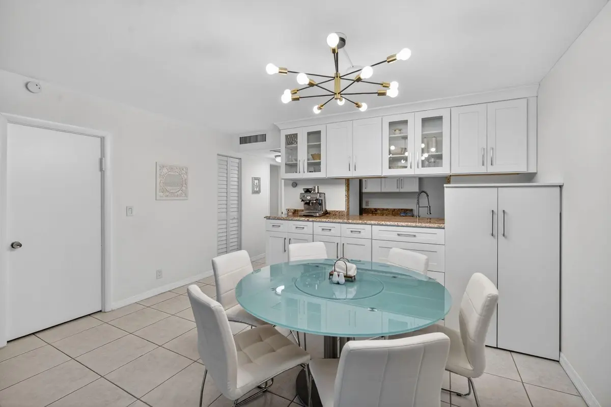 Photo 5 at 3900 N HILLS Drive 306, Hollywood