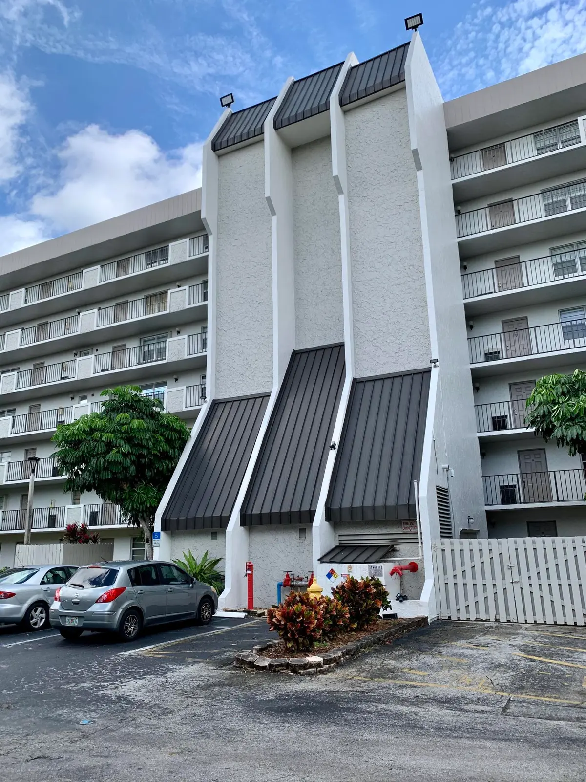 Front of Structure at 3100 W ROLLING HILLS Circle 309, Davie