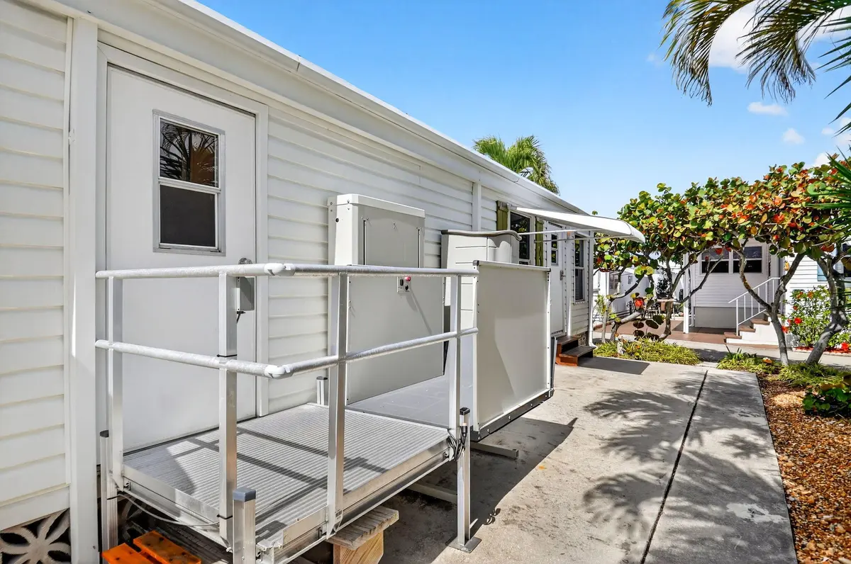 Wheelchair Lift at 5 Cedar Drive CD5, Briny Breezes