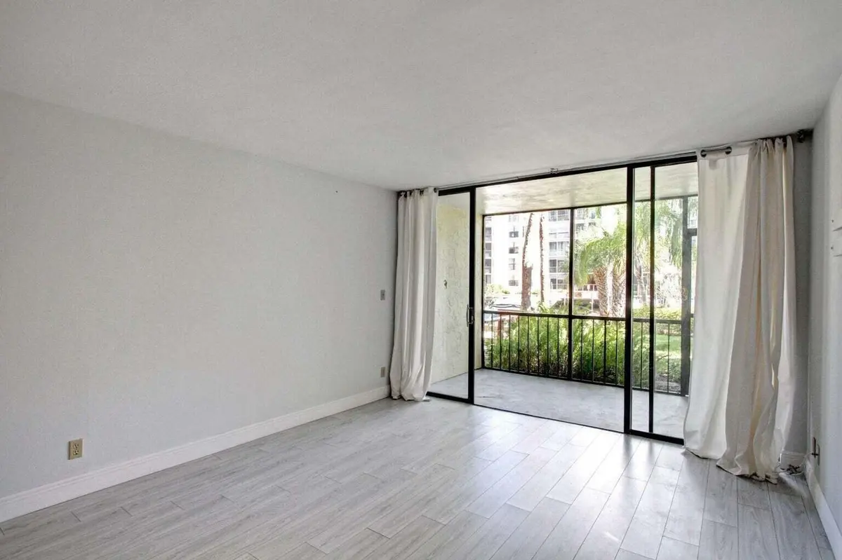 20220331201013183253000000-o at 11 ROYAL PALM Way 1040, Boca Raton