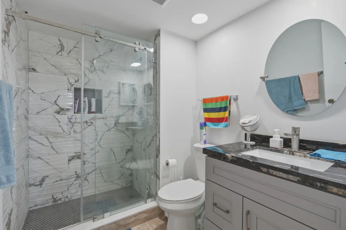 7. Guest Bath Shower at 9420 S Hollybrook Lake Drive 304, Pembroke Pines