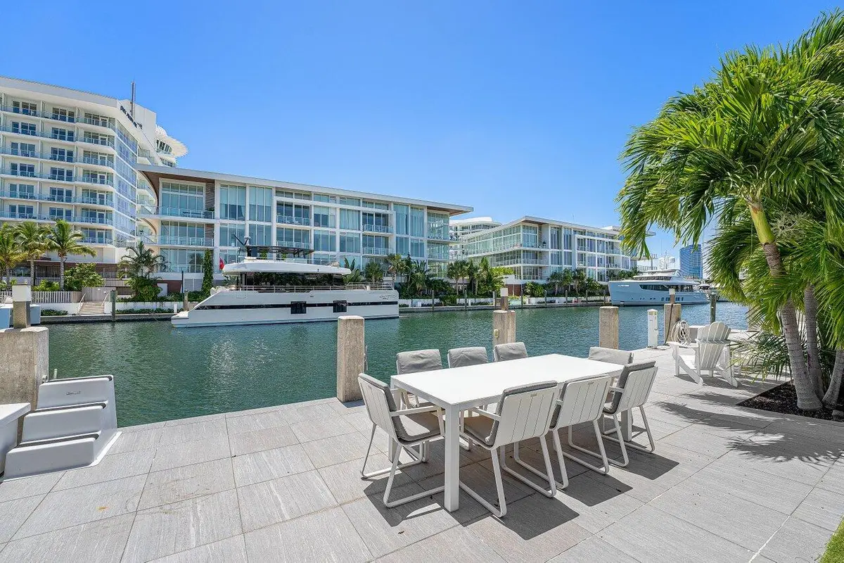 m43 at 2540 MERCEDES Drive, Fort Lauderdale