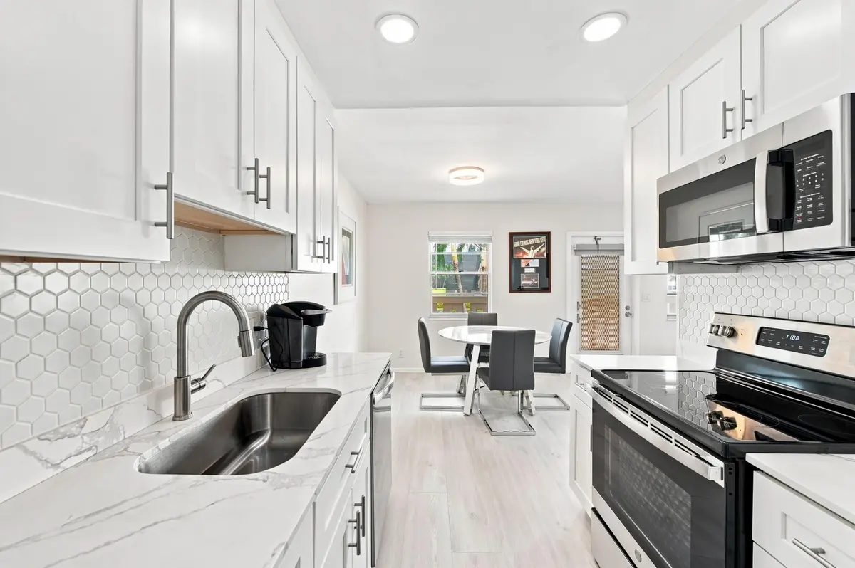 Kitchen & Dining at 2069 Guildford D, Boca Raton