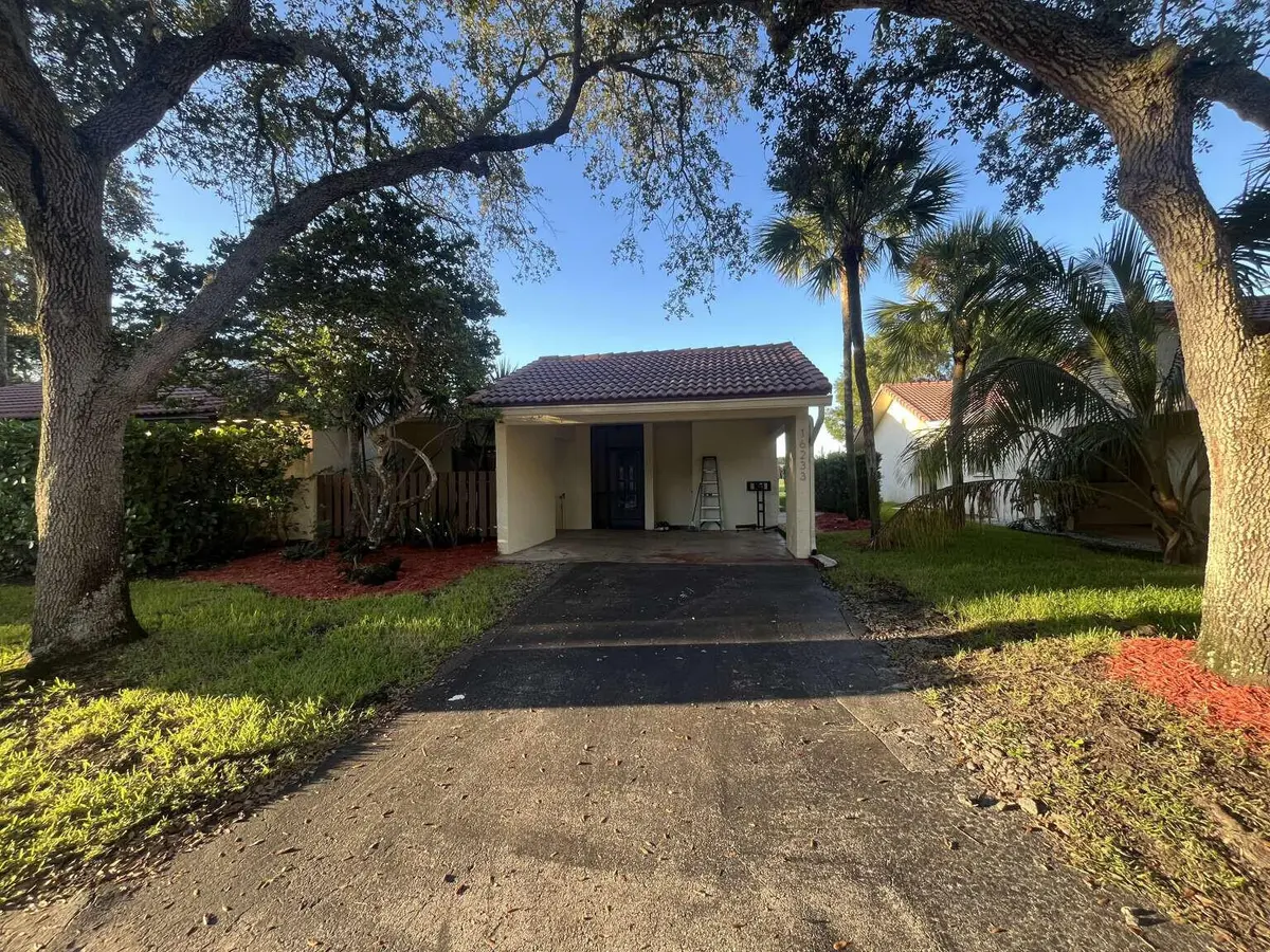 Duco.1 at 16233 Laurel Drive 17, Weston