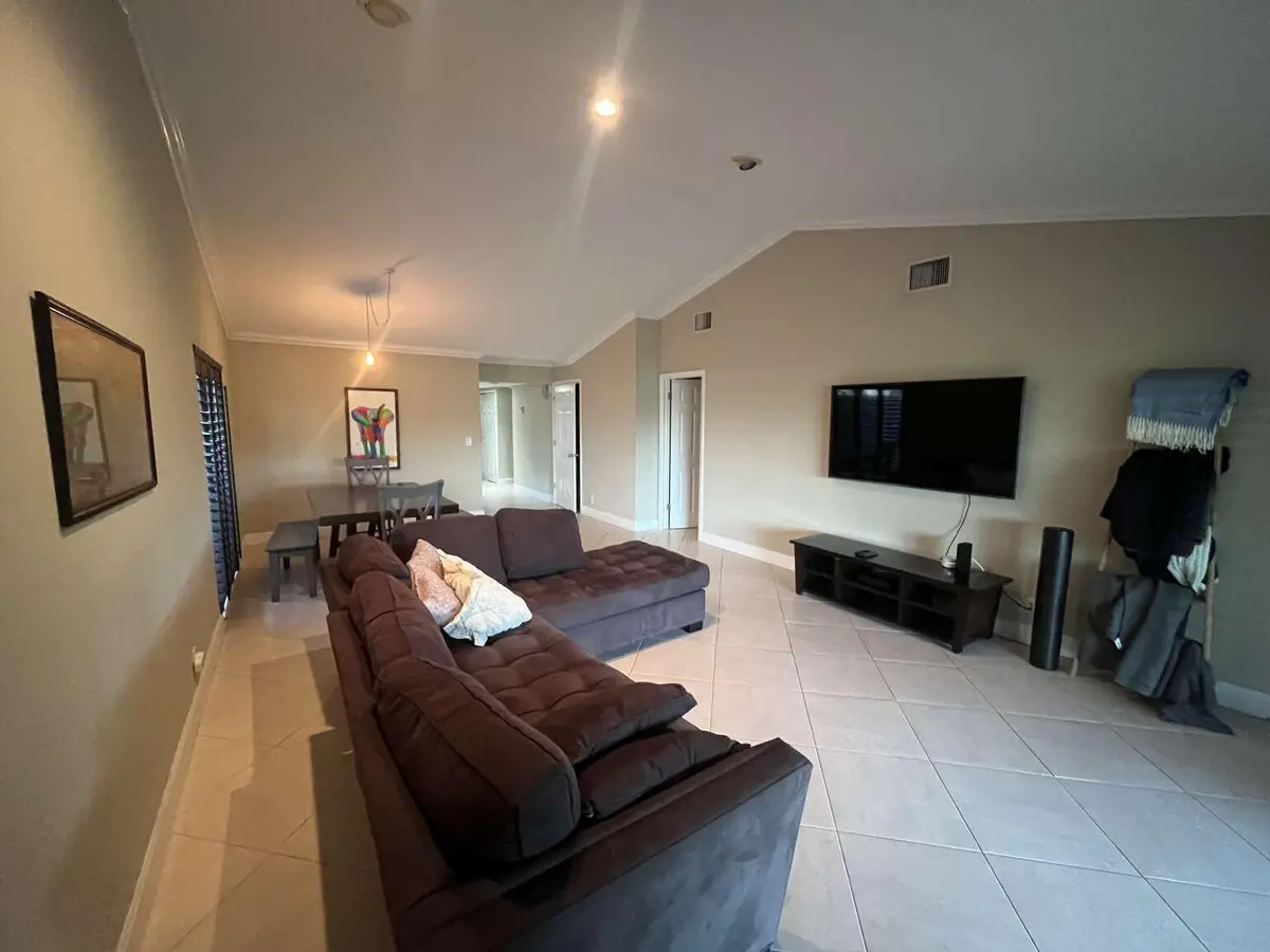 Duco.3 at 16233 Laurel Drive 17, Weston