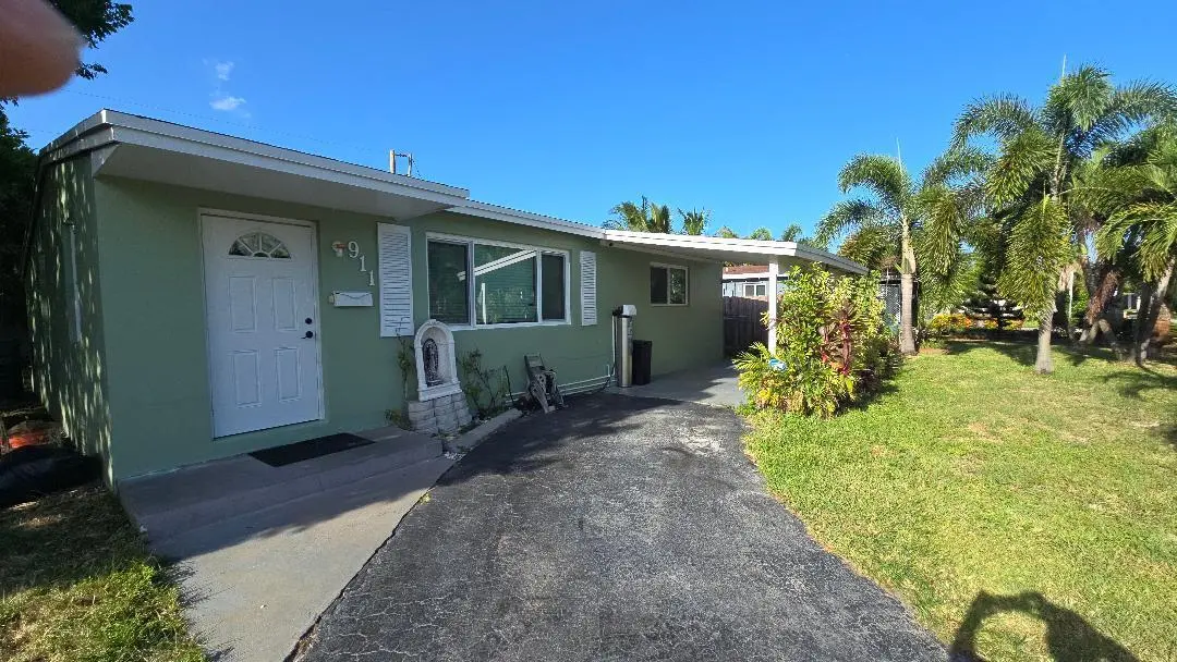 J3 at 911 NE 58TH Street, Oakland Park