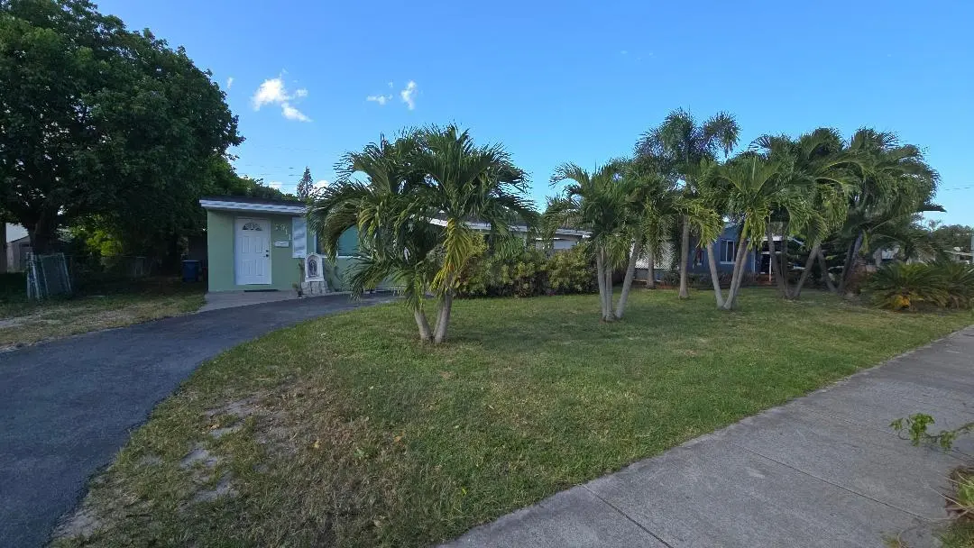 J2 at 911 NE 58TH Street, Oakland Park