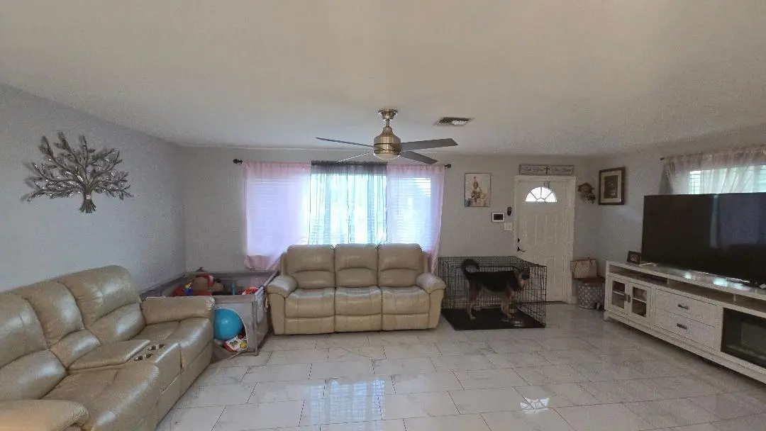 J12 at 911 NE 58TH Street, Oakland Park