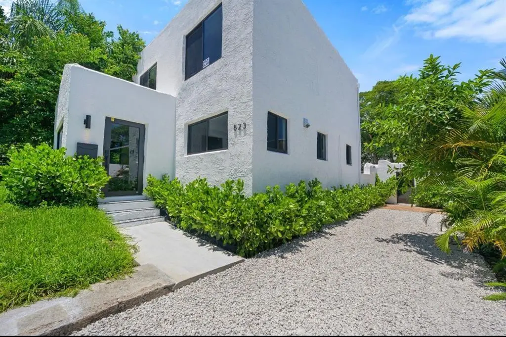 Photo 2 at 823 33RD Street, West Palm Beach
