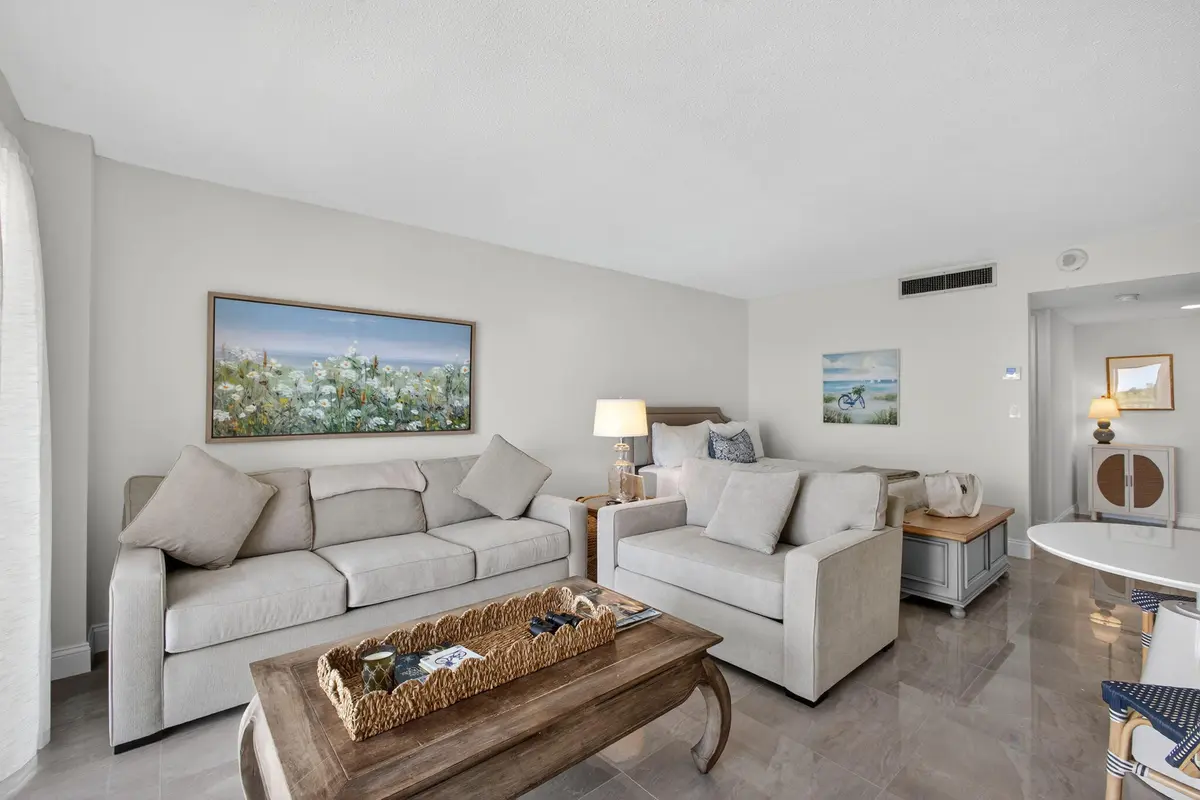 Living Area at 2600 N Flagler Drive 813, West Palm Beach