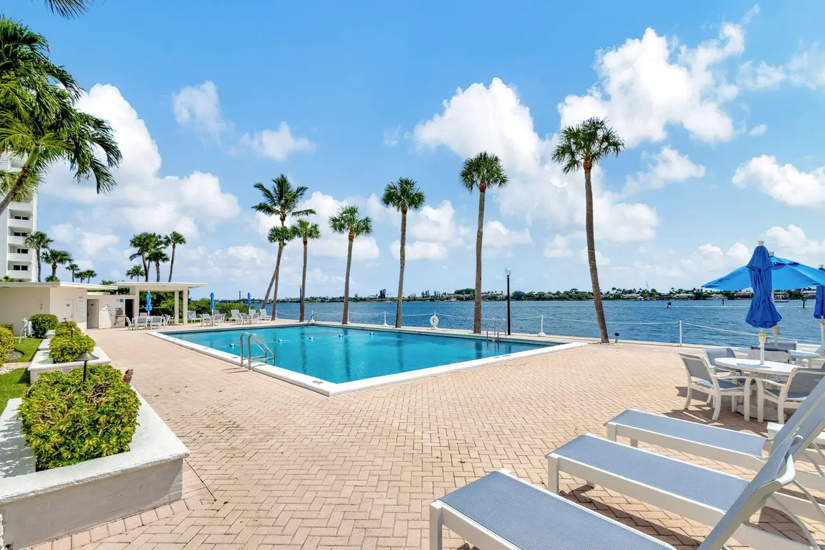 Pool at 2600 N Flagler Drive 813, West Palm Beach