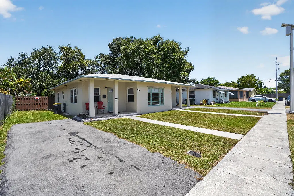 42439_16_image-194439_08.20.2026 at 208 SW 2ND Place 1-2, Dania Beach