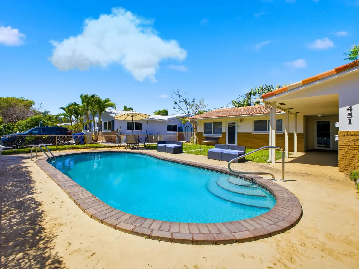 Pool at 451 SE 1st Avenue A-B, Pompano Beach