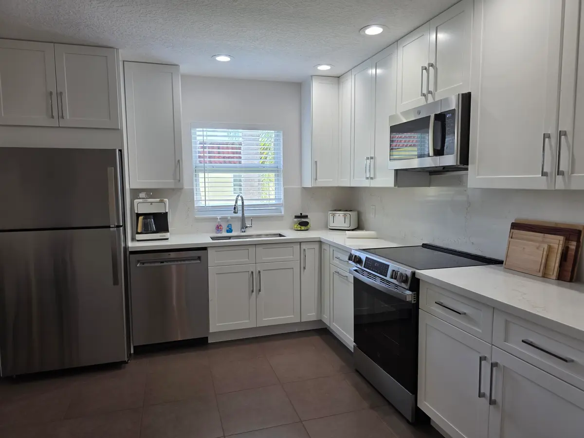 Quartz Countertops at 717 S Us Highway 1 608, Jupiter