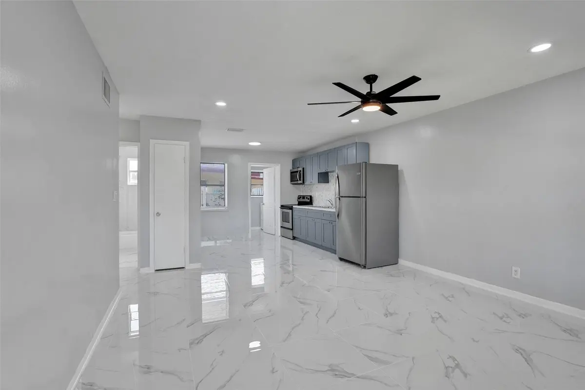 Photo 7 at 260 NE 41st Street, Oakland Park