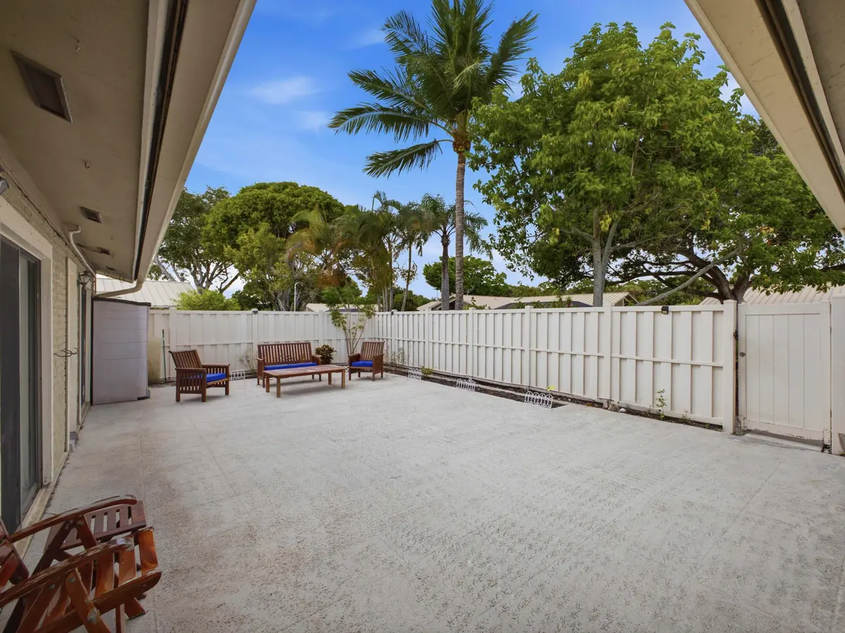 Courtyard at 5933 GOLDEN EAGLE Circle, Palm Beach Gardens