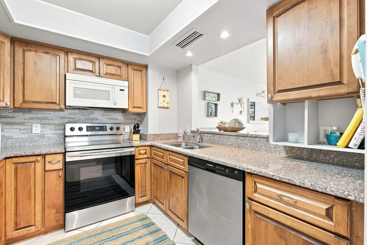 8-web-or-mls-Photo (22)-topaz at 2800 N HIGHWAY A1A 302, Fort Pierce
