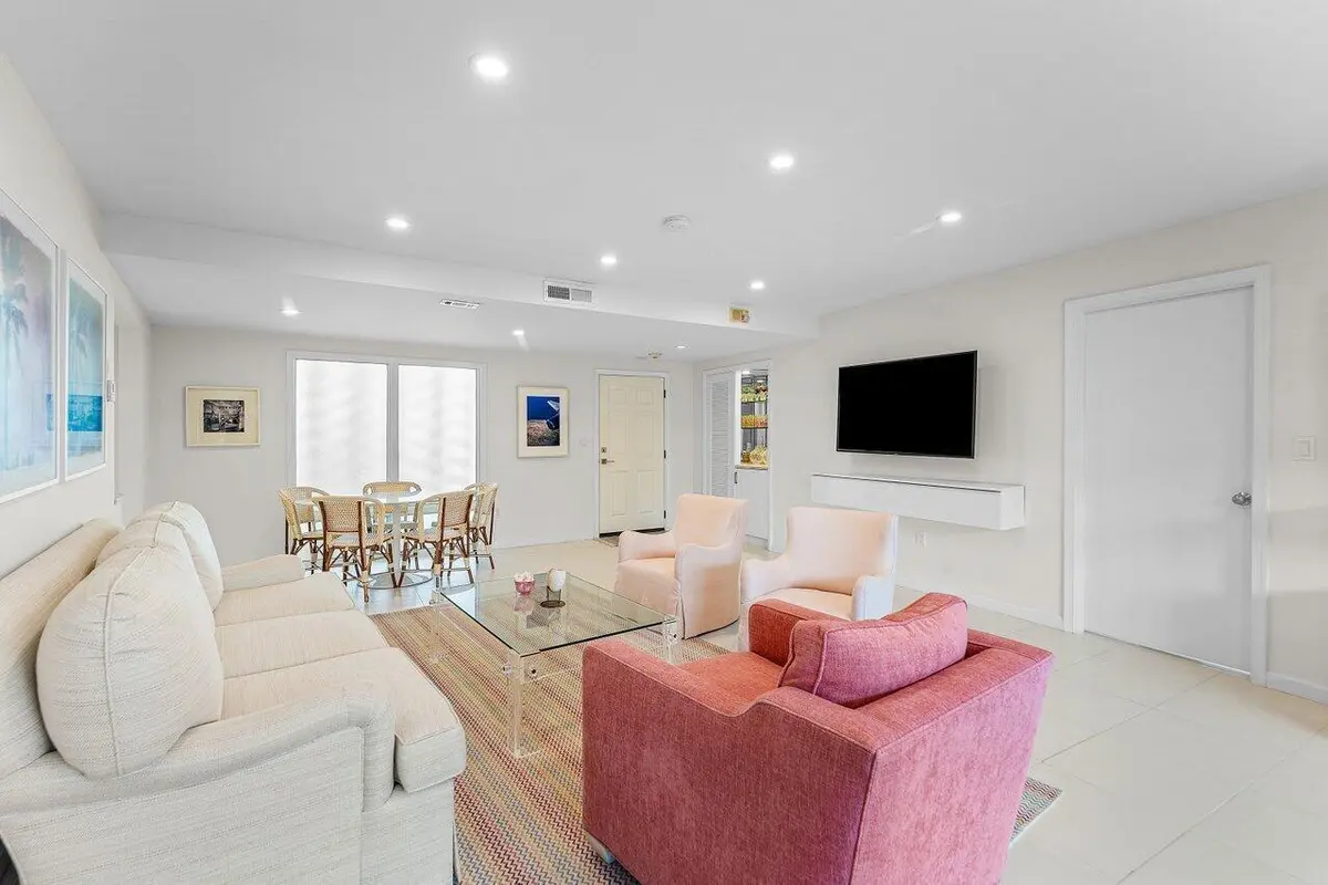 1.9 at 2774 S Ocean Boulevard 409, Palm Beach