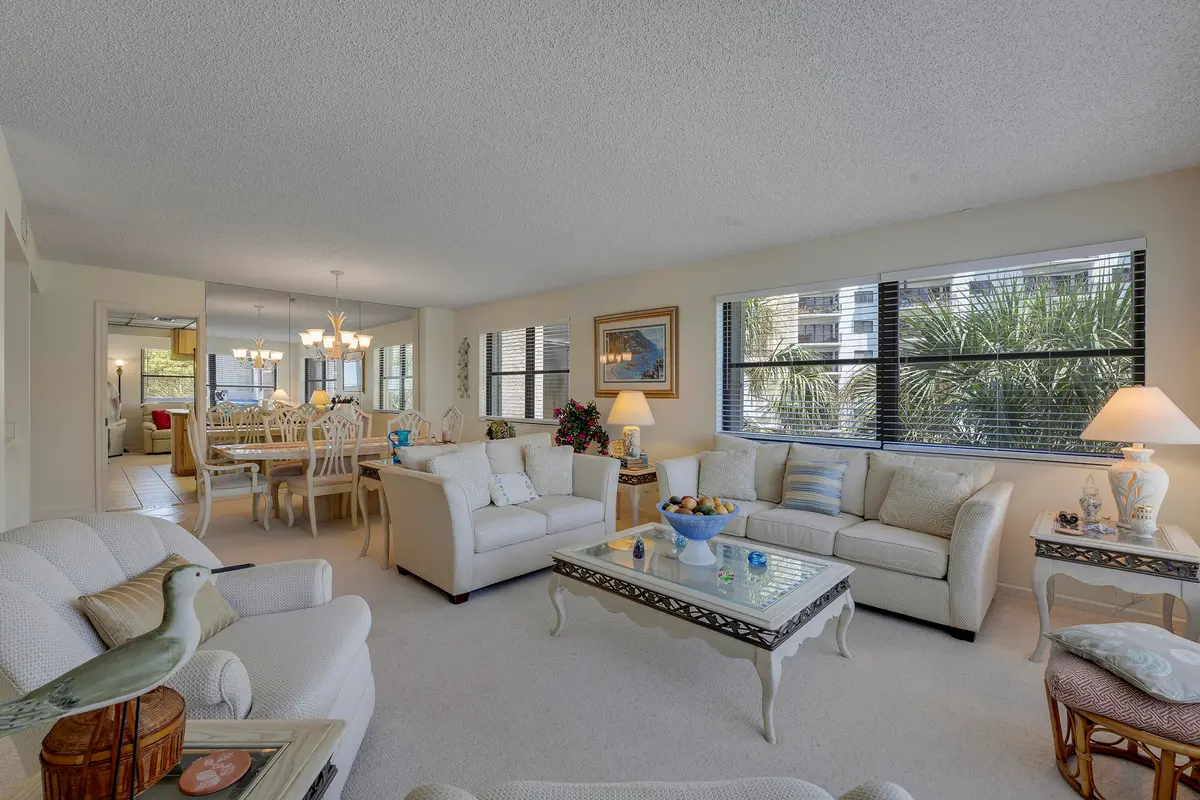 Living/Dining at 372 Golfview Road 403, North Palm Beach