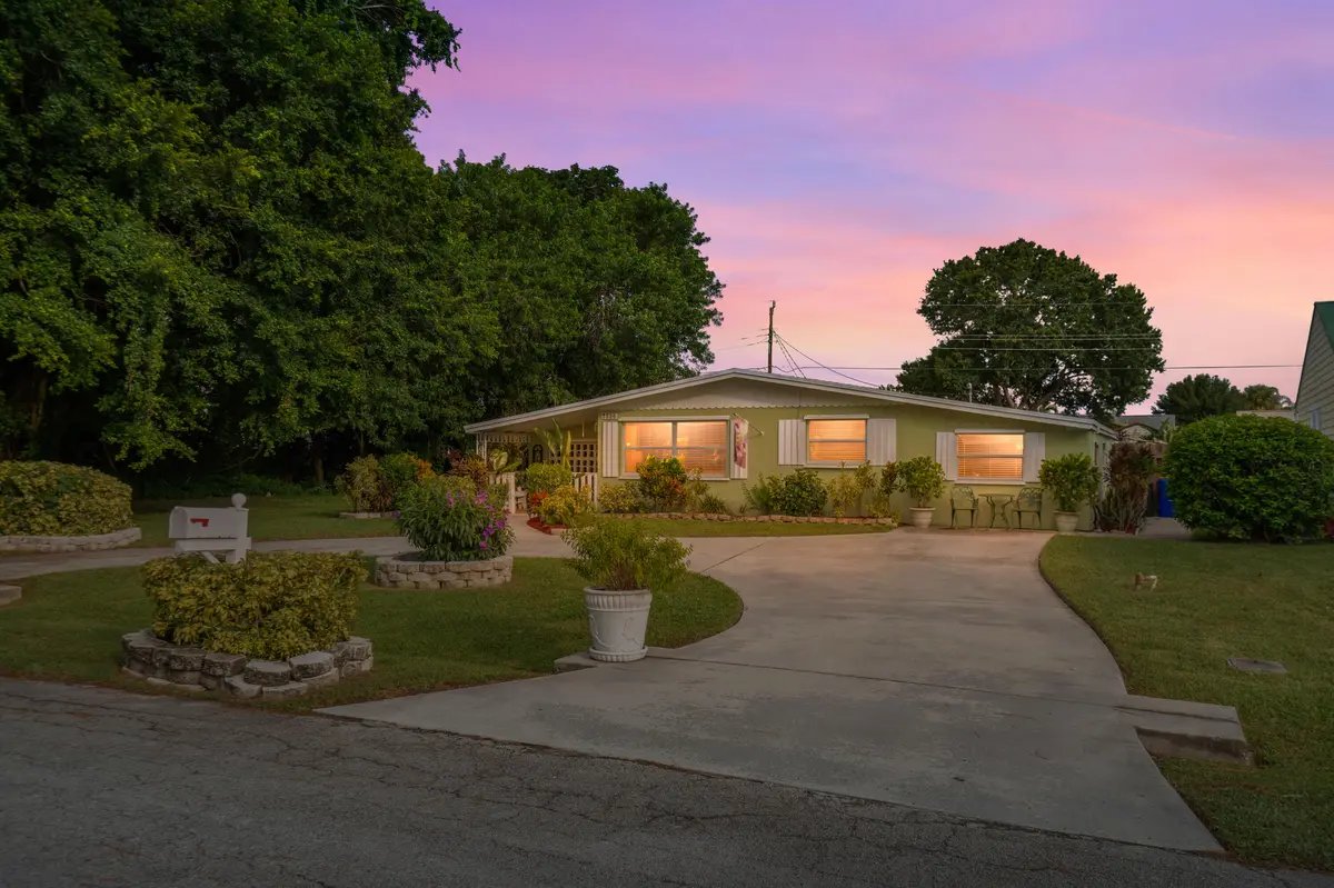 DSC06961_Twilight at 2330 SE Madison Street, Stuart