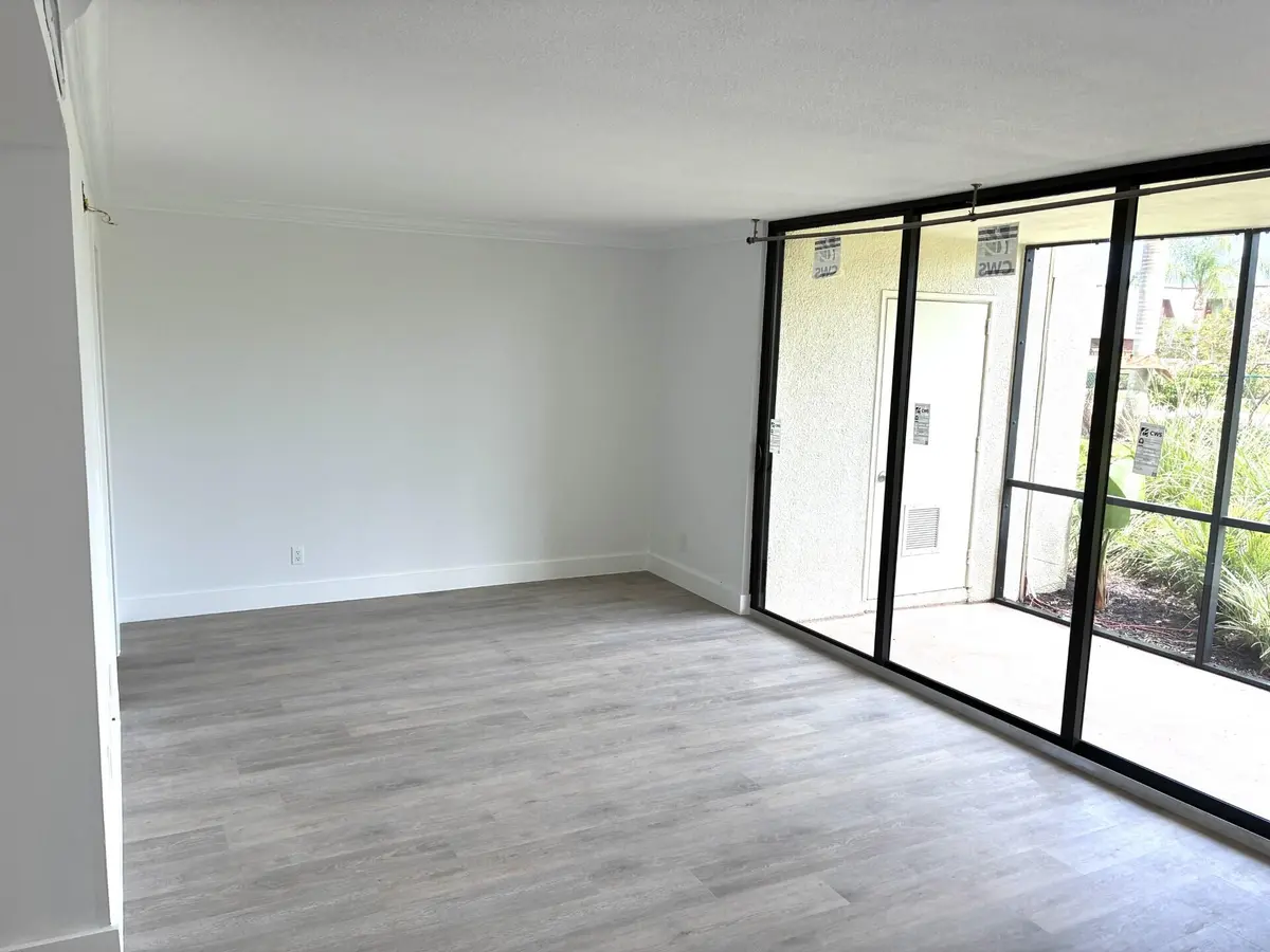 Living Room at 1605 S US HIGHWAY 1 106M1, Jupiter