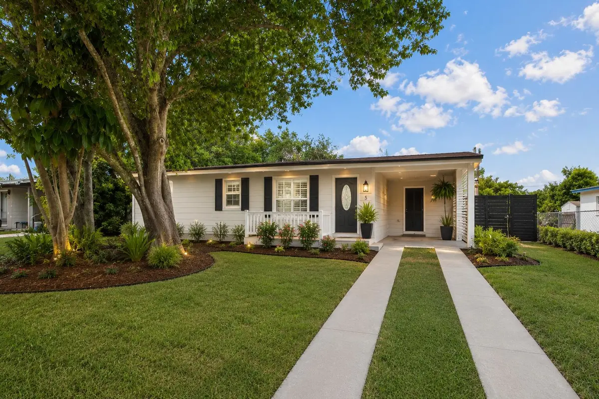 re-design at 2443 2nd Place, Vero Beach
