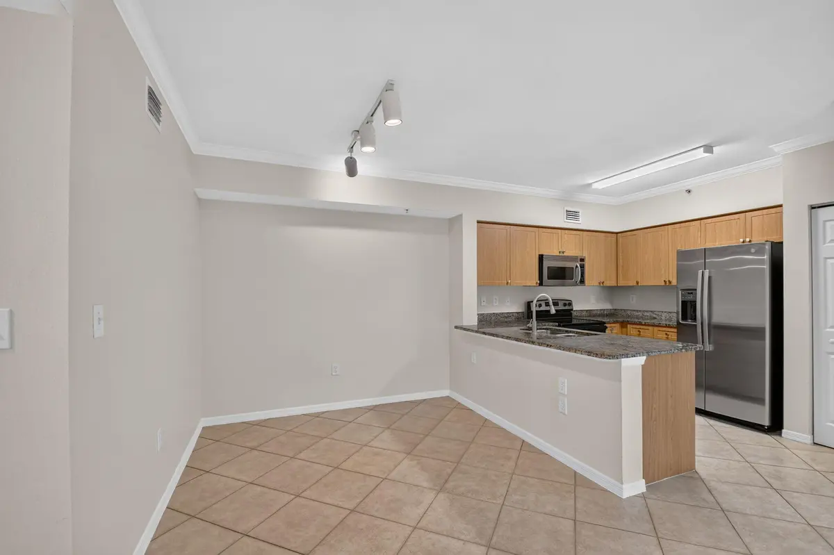 11-web-or-mls-DSC_2868 at 6370 EMERALD DUNES Drive 203, West Palm Beach