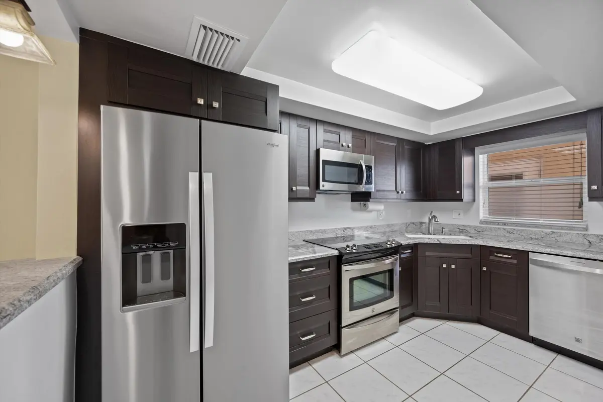 kitchen at 725 N RIVERSIDE Drive 203, Pompano Beach