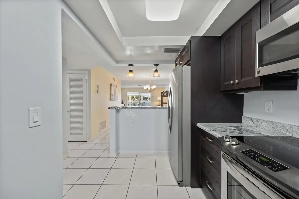 kitchen at 725 N RIVERSIDE Drive 203, Pompano Beach