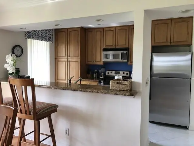 Kitchen at 428 Brackenwood Lane, Palm Beach Gardens