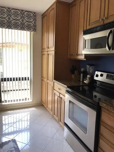 Kitchen at 428 Brackenwood Lane, Palm Beach Gardens