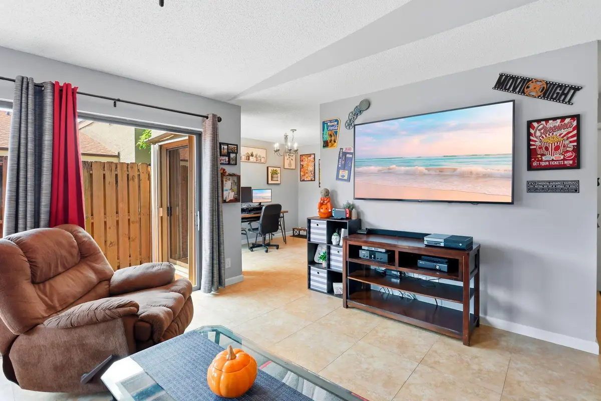 8-web-or-mls-006_0E2A9345_with_tv at 204 Meadows Drive, Boynton Beach