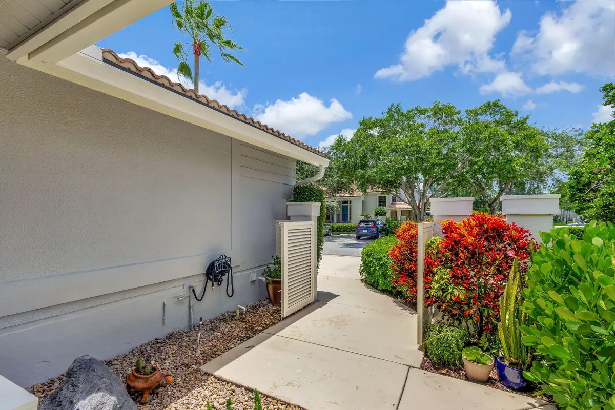 6-web-or-mls-5D1A0646 at 523 Prestwick Circle, Palm Beach Gardens