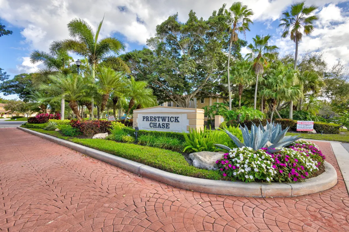 Community Sign at 523 Prestwick Circle, Palm Beach Gardens