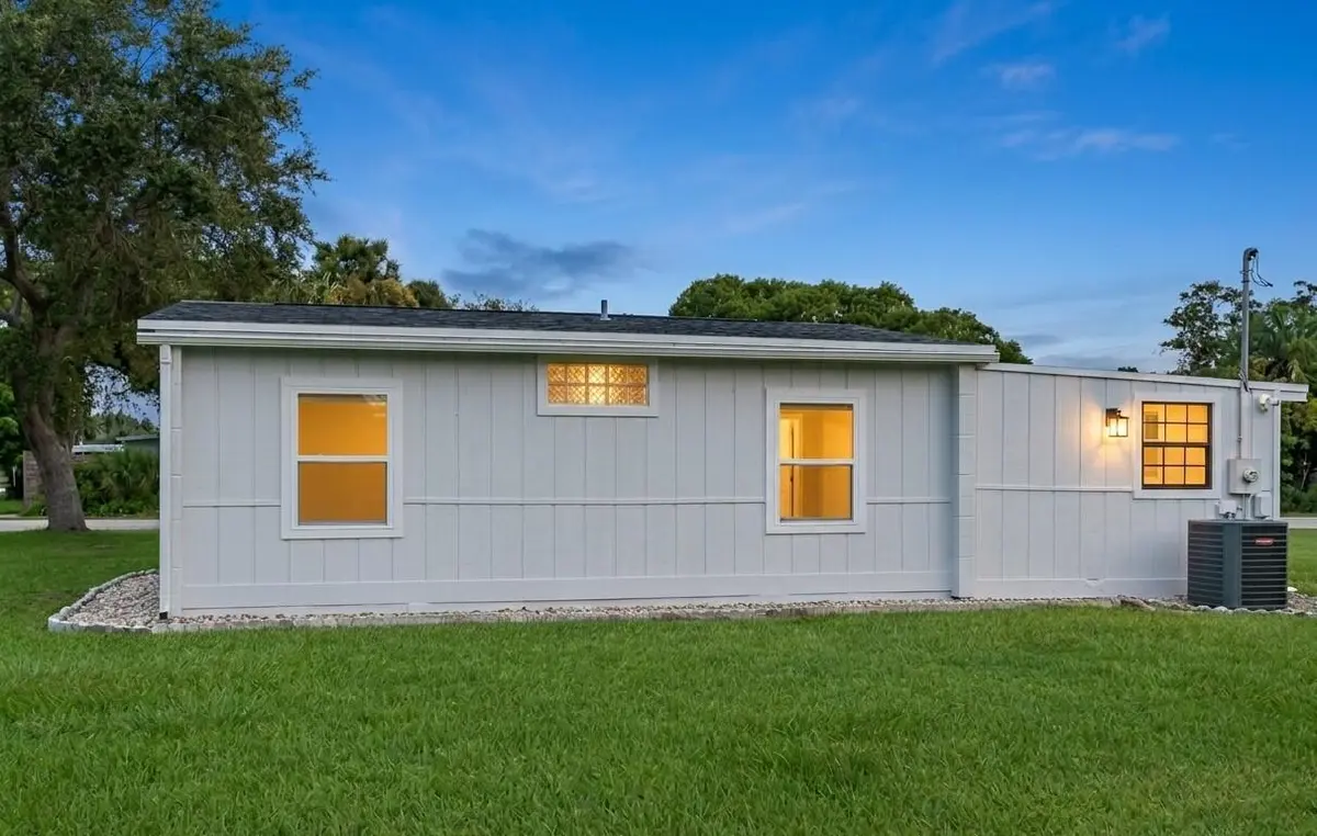 Back at 1480 6th Avenue, Vero Beach
