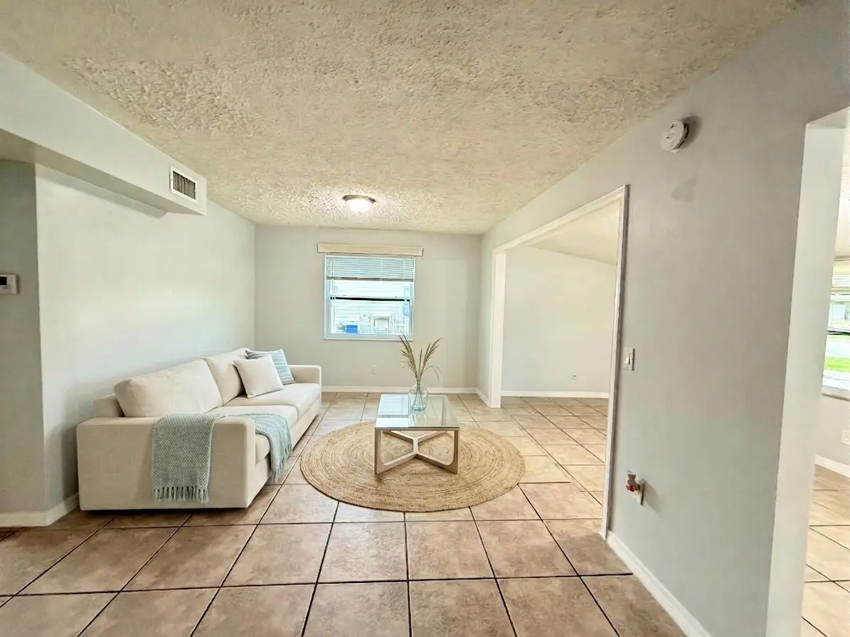 Virtual Staging at 1480 6th Avenue, Vero Beach