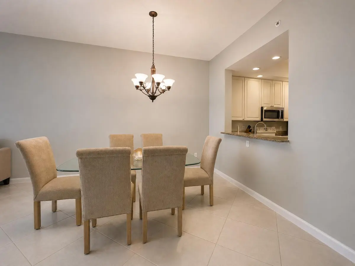 dining room at 6 HARBOUR ISLE Drive 205, Fort Pierce