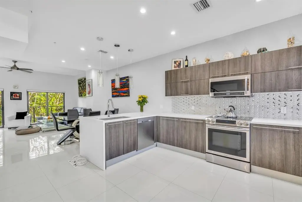 Photo 2 at 462 SE 1ST Circle, Pompano Beach