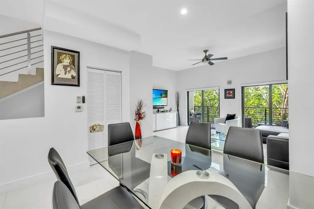 Photo 4 at 462 SE 1ST Circle, Pompano Beach
