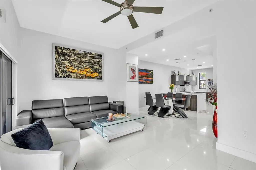Photo 6 at 462 SE 1ST Circle, Pompano Beach