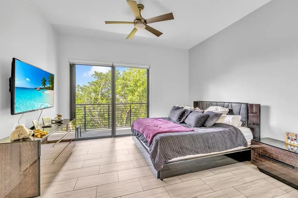 Photo 7 at 462 SE 1ST Circle, Pompano Beach