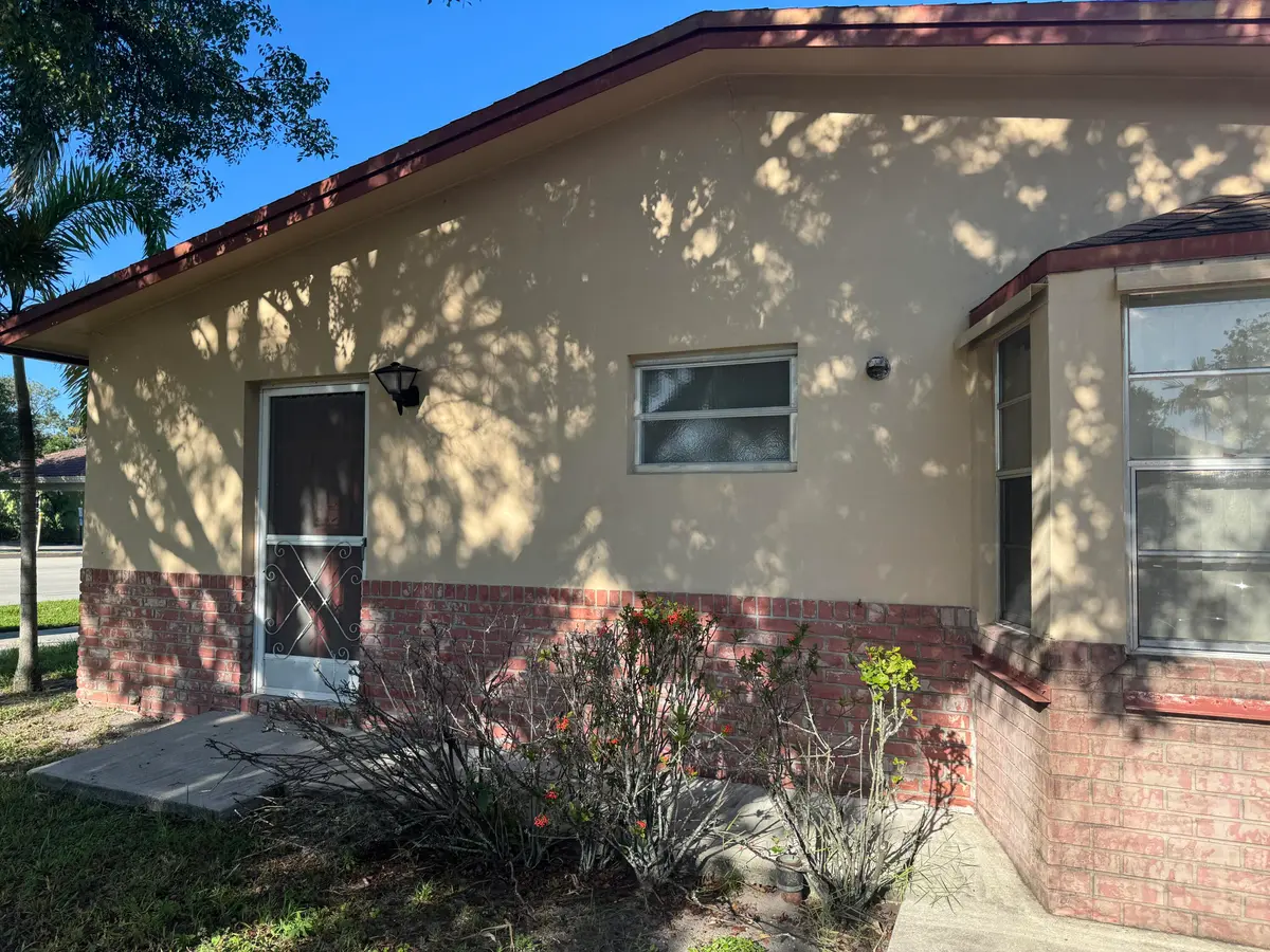 APARTMENT ENTRANCE at 704 E HILLSBORO Boulevard, Deerfield Beach