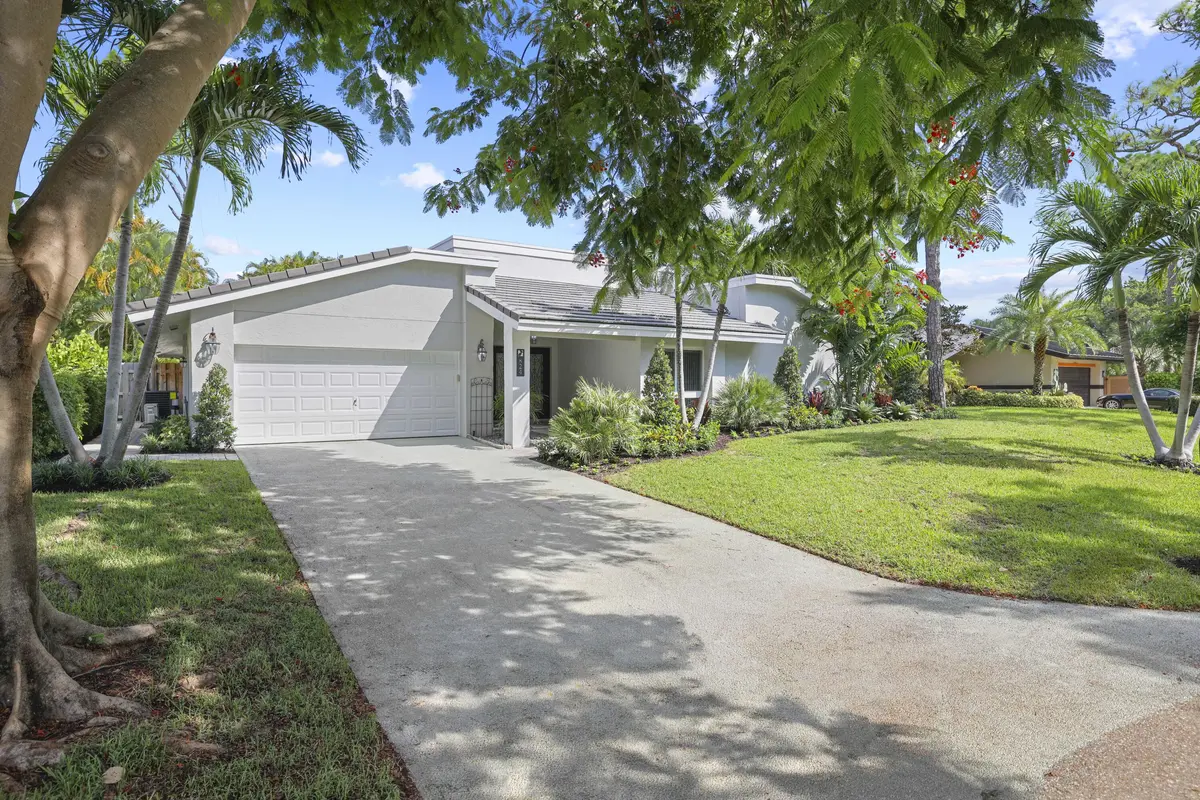 824 Foxpointe Cir - 4 at 824 Foxpointe Circle, Delray Beach